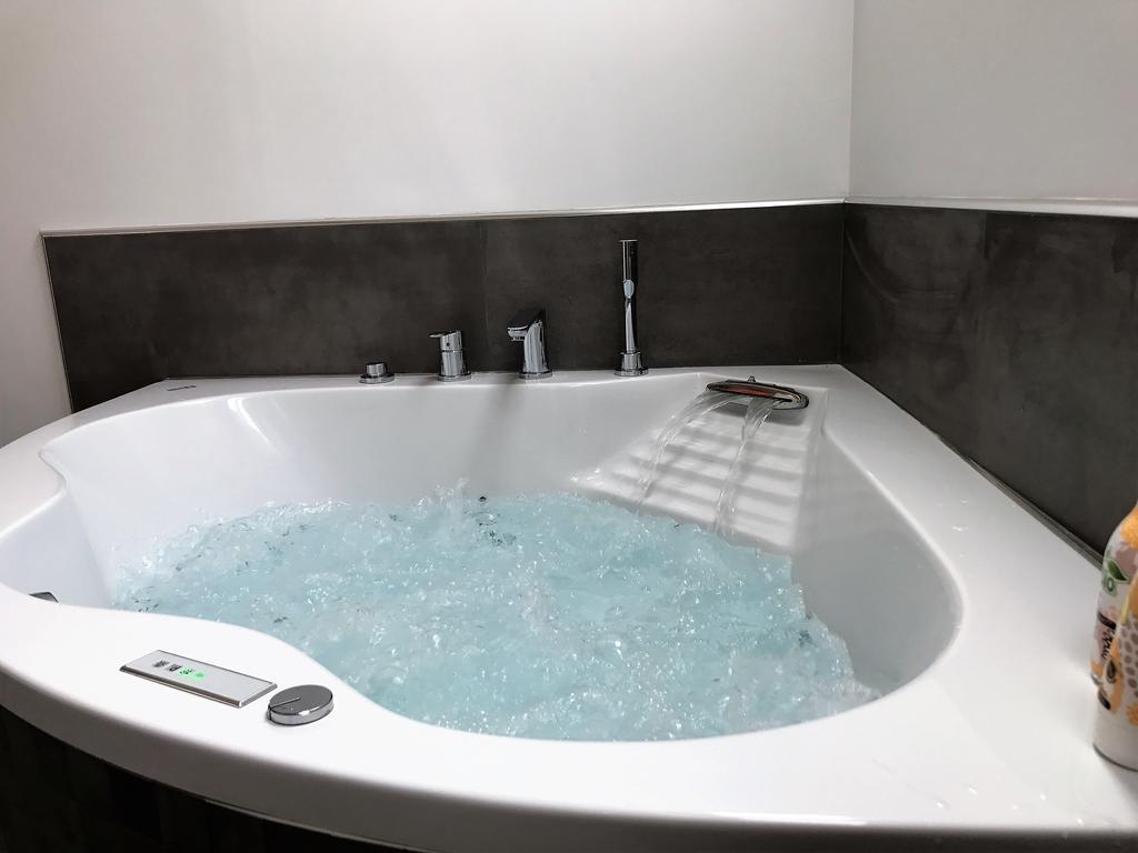 Bed and Breakfast Hameau De La Fausse Sauge Mezilles Экстерьер фото